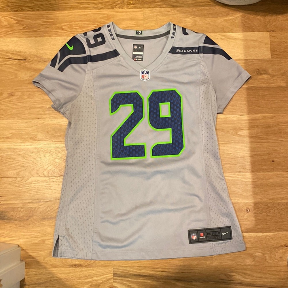 Seahawks Earl Thomas jersey.